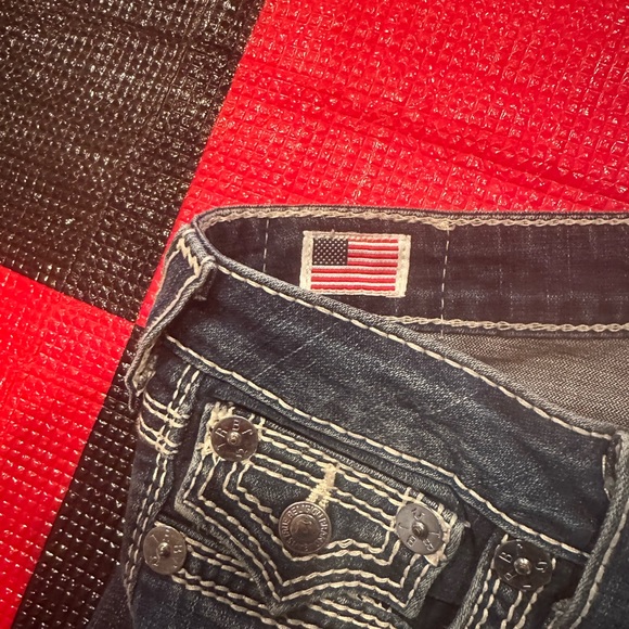 True Religion BECKY BIG QT bootcut jeans size 29
Inseam 33” - Picture 7 of 8